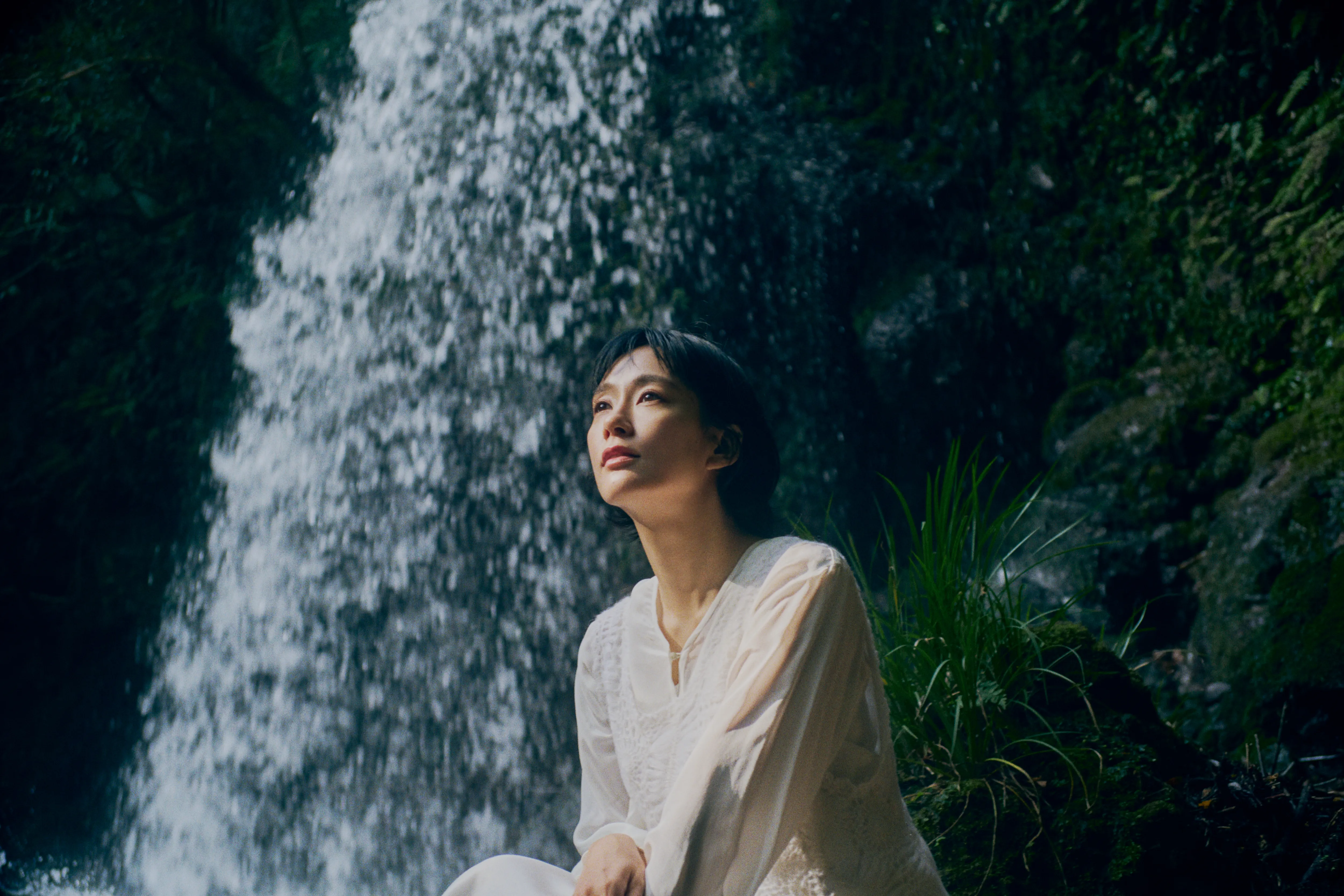 鮎帰りの滝 水川あさみ