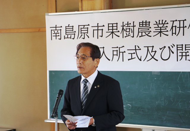 激励する市長 激励する市長