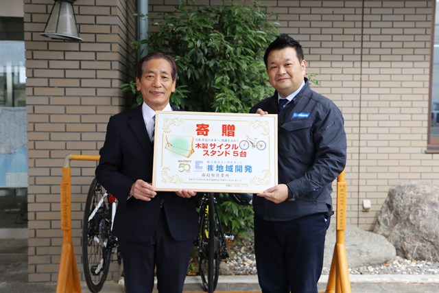 左から松本市長、 左から松本市長、