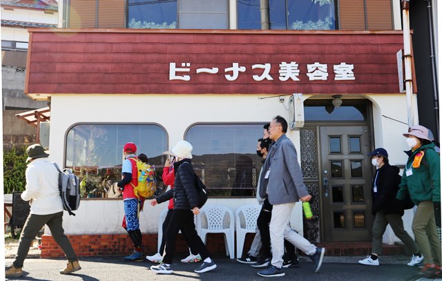 街並みを楽しみながら歩きます 街並みを楽しみながら歩きます