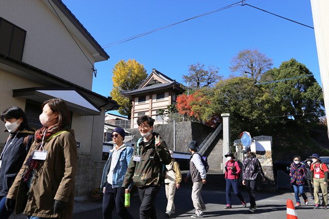 街並みを楽しみながら歩きます 街並みを楽しみながら歩きます