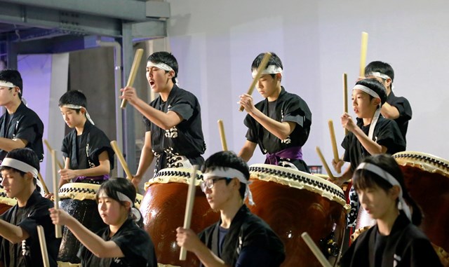 瀬詰太鼓による演奏 瀬詰太鼓による演奏