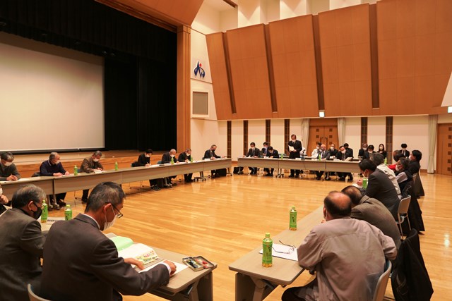 あいさつする松本市長
