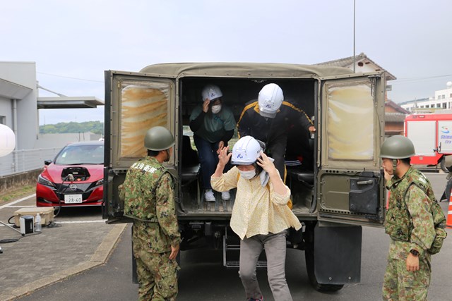 自衛隊にょる逃げ遅れ者救出