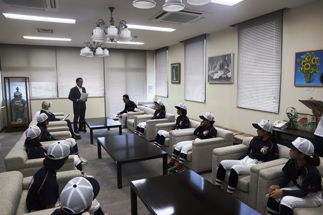 （HP2）選手の皆さんを激励する松本市長IMG_2147 - コピー