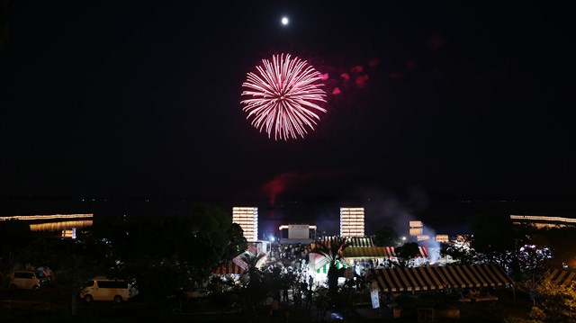 夜を彩る精霊船と花火 / 長崎県南島原市公式ホームページ 夜を彩る精霊船と花火 / 長崎県南島原市公式ホームページ