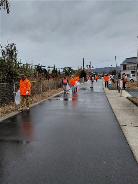 清掃風景(自転車歩行者専用道路)