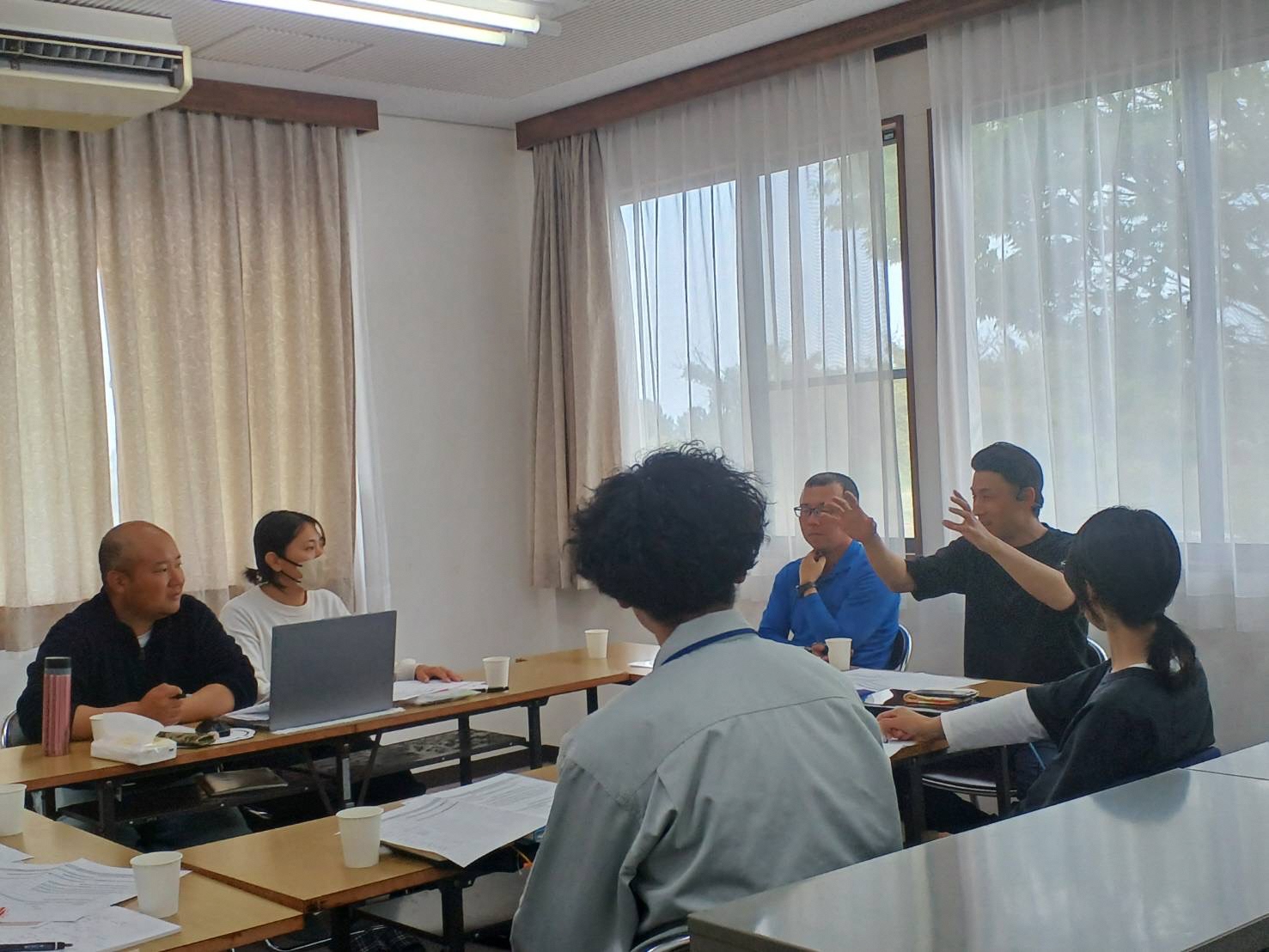 1期生と2期生の意見交換の様子
