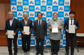入札監視委員会(4名の委員)