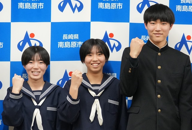 左から松尾選手、木原選手、小山選手