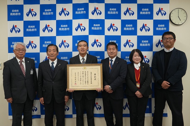 （HP1）生徒会長 大野さん（左から3人目）DSC02879