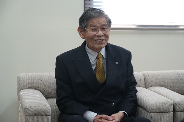 喜びを語る松藤嘉嗣さん