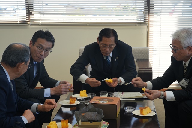 （HP2）歓談の様子DSC02956 - コピー