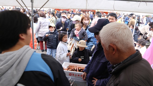 （HP3）車エビふるまいIMG_2591 - コピー