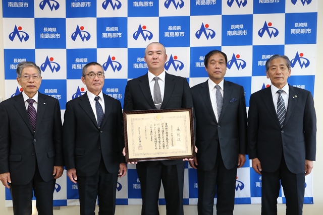市長、教育長と記念撮影 市長、教育長と記念撮影