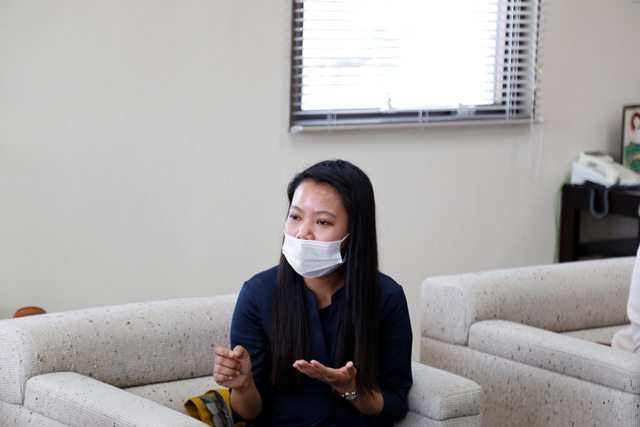 活動報告するグティエレズ リザさん 活動報告するグティエレズ リザさん