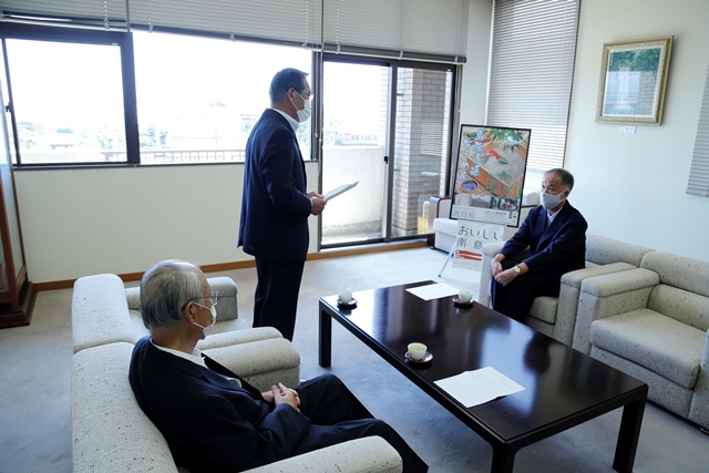 あいさつをする松本市長 あいさつをする松本市長