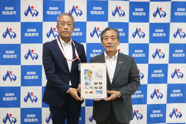 松田統括局長(左)と市長(右) 松田統括局長(左)と市長(右)