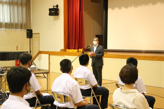 来賓あいさつをする松本市長